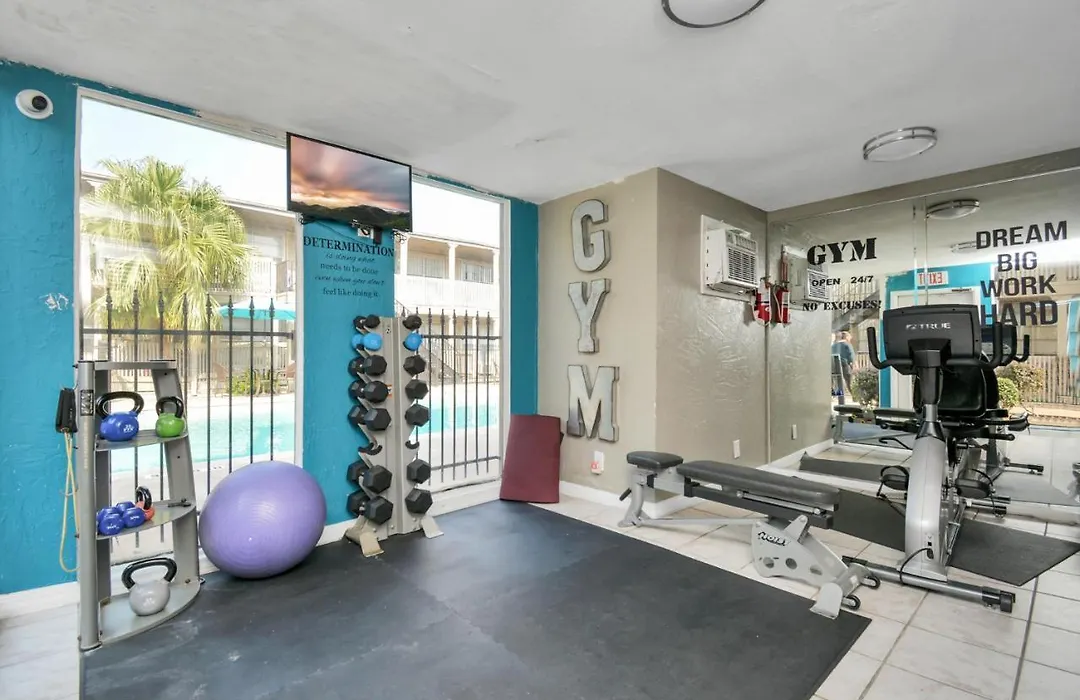 Galleria, Private Queen Bed & Bath, Pool, Wi-Fi-1