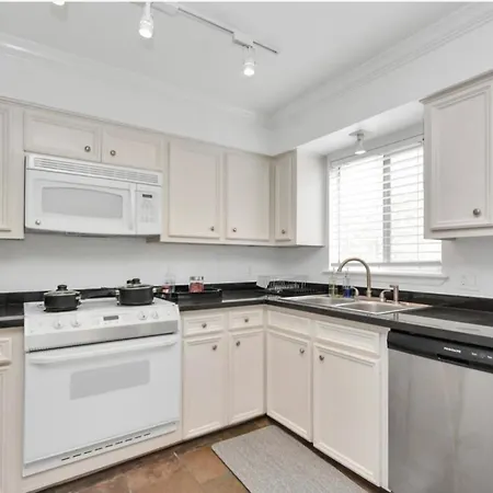 Modernized Private Master Suite-2