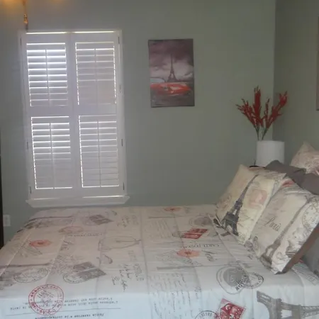 Joyful Quarters - Beautiful Spacious 1 Bedroom Apt-2