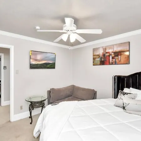 Stunning Private Room In Town Home-2