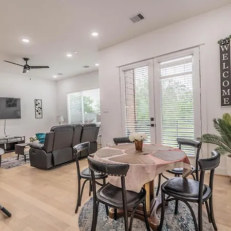 Beautiful 1 Bedrooms Home Near Dt Mctr-2
