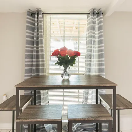 Juniper Cottage 2Br Guesthouse With Balcony Near Downtown Houston-3